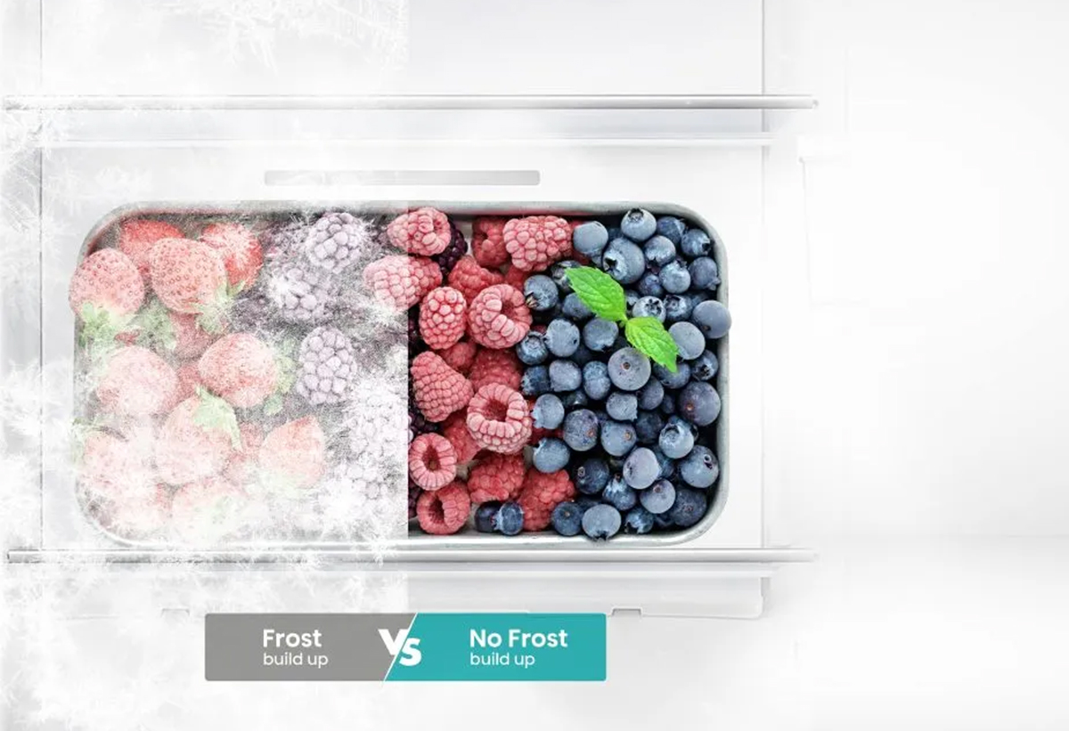 Απεικονίζεται διατήρηση φρούτων με και χωρίς τη λειτουργία Total No Frost.